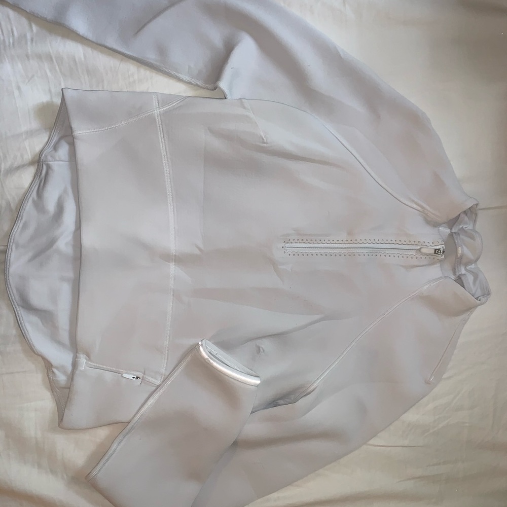 White Lululemon cropped half zip 🍋
